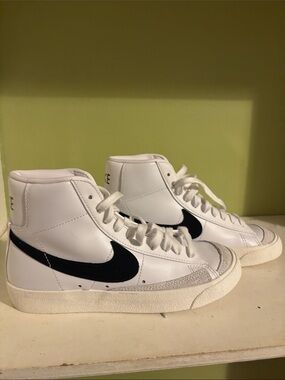 Nike blazer Mid 77 White High-Top Sneakers  Size 8